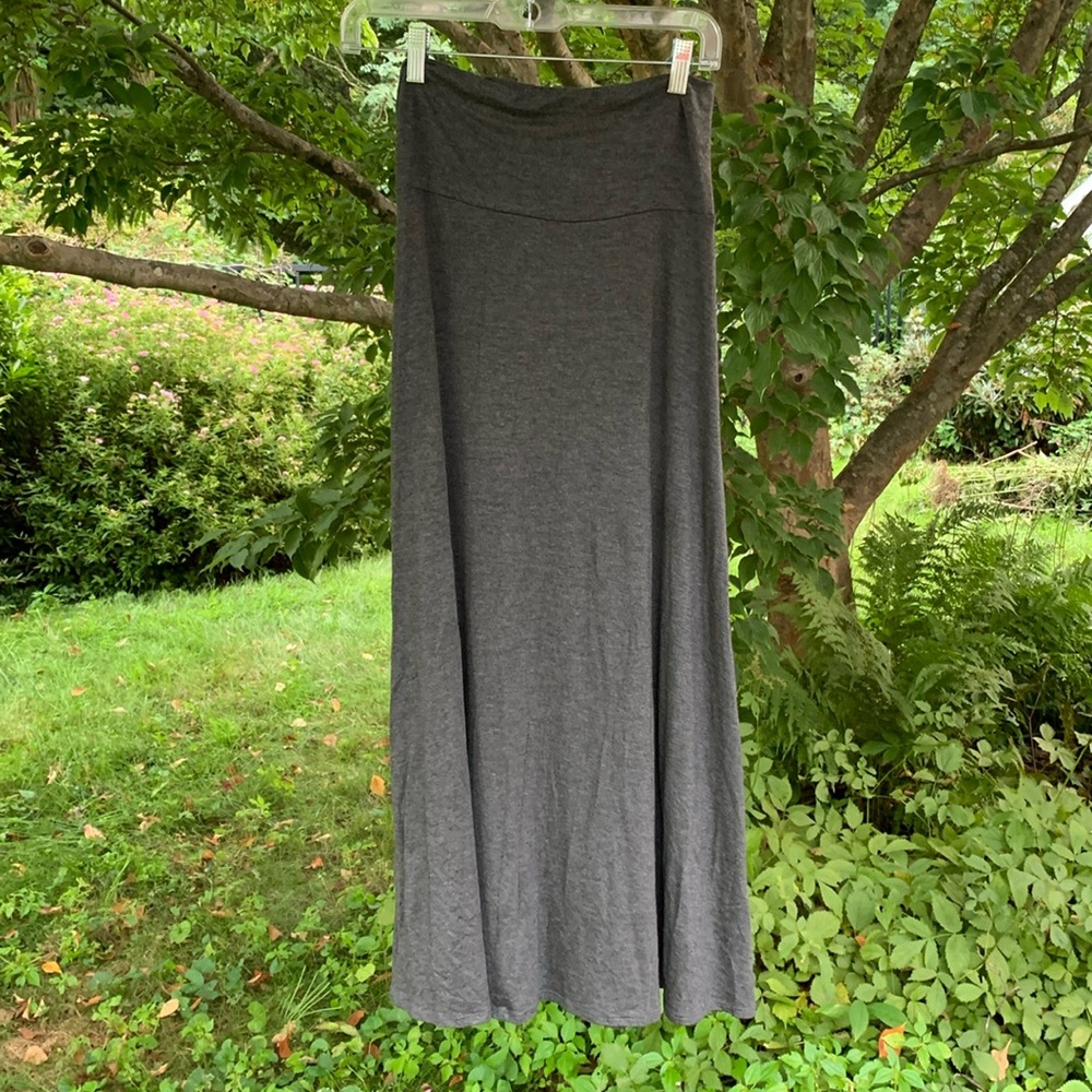 Free to live long Flowy gray skirt M